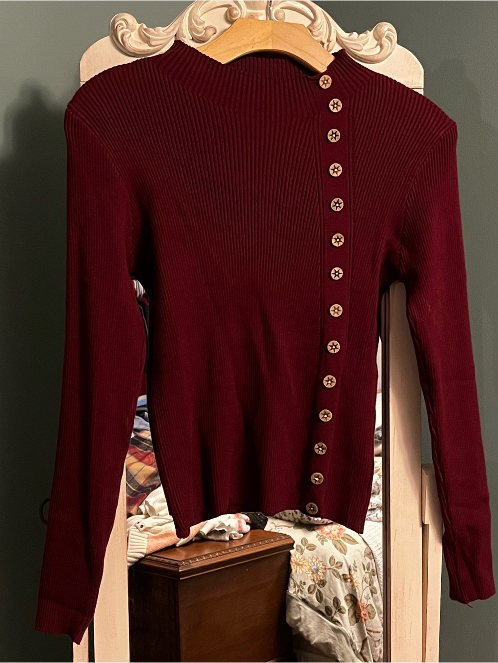 Rihoas Ribbed Button-Trim Mock Neck Sweater in Deep Burgundy